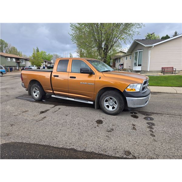 2012 Dodge Ram Pick up Truck 4X4  4 Dr ONLY 70,000 KMS
