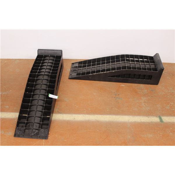 *Pair of Plastic Loading Ramps - 35" x 6 1/2"