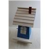 Image 2 : Blue Birdhouse