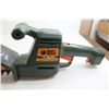 Image 4 : Black & Decker Electric Hedge Trimmer - 18", Works