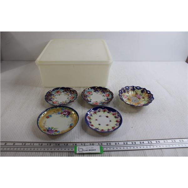Large Tupperware Container, (5) Navy Saucers
