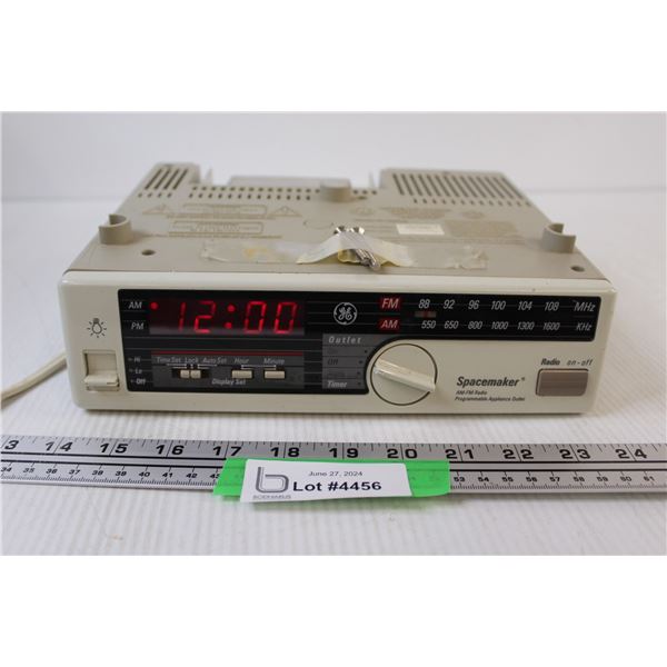 GE Spacemaker Under Cabinet AM/FM Radio Clock Light - Tested & Working