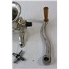 Image 4 : Hand Crank Meat Grinder