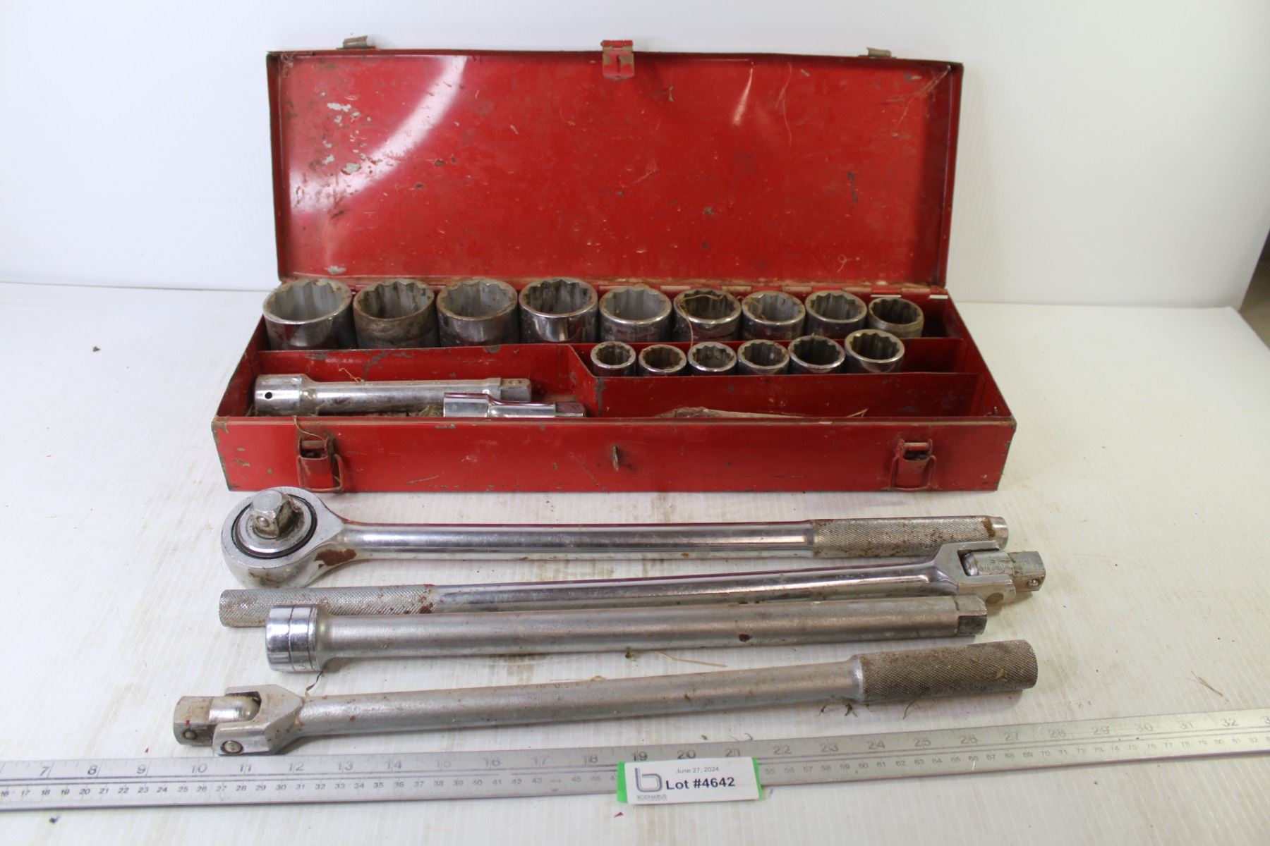 Heavy Duty Socket Set w/Breaker Bars - Extensions (dented case)