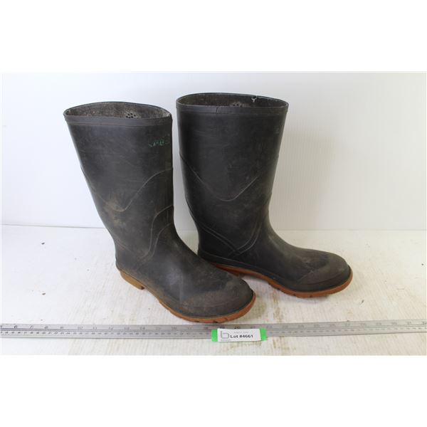 Steel Toed Rubber Boots (size 8 - top edge splitting)