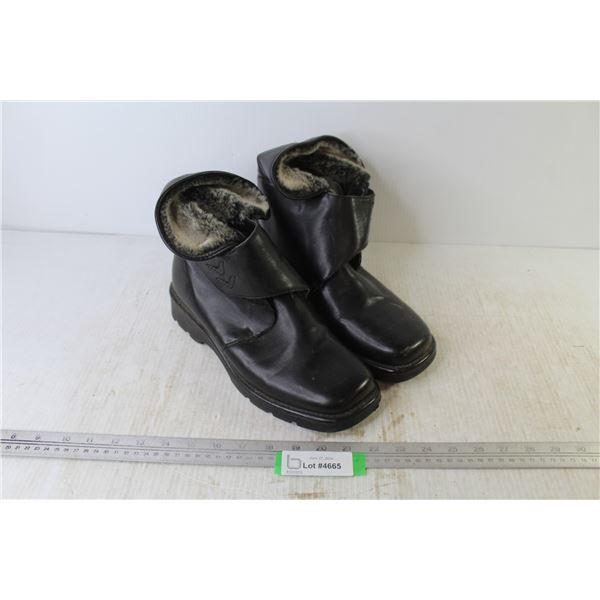 Shaina Lined Boots (size 10m)