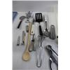 Image 2 : Assorted Kitchen Utensils