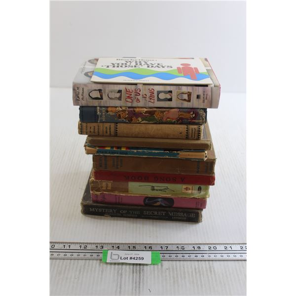 (11) Books/Booklet - One of Us is Lying, A Song Book