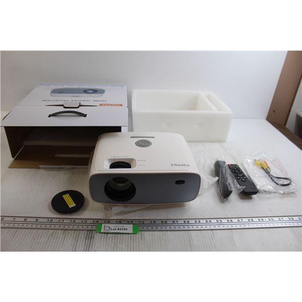 Xoppox Home Theatre Projector - Untested