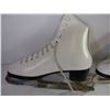 Image 4 : Pair of Daoust Figure Skates Size 5.5 in CCM Case