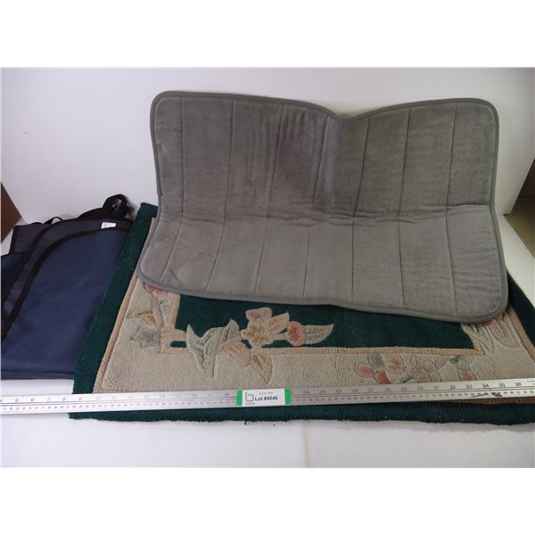 (2) Mats and a Pet Seat Cover