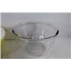 Image 2 : Yellow & White Pyrex Mixing Bowl - Glass Mixing Bowl - (4) Glass Bowls