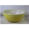 Image 3 : Yellow & White Pyrex Mixing Bowl - Glass Mixing Bowl - (4) Glass Bowls