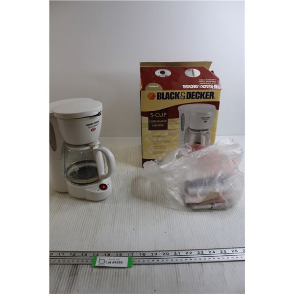 Black & Decker 5-Cup Coffee Maker - Turns On