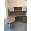 Image 1 : L Shaped Faux Wood Modern Desk (71W 71D 65H) Desktop height 29H
