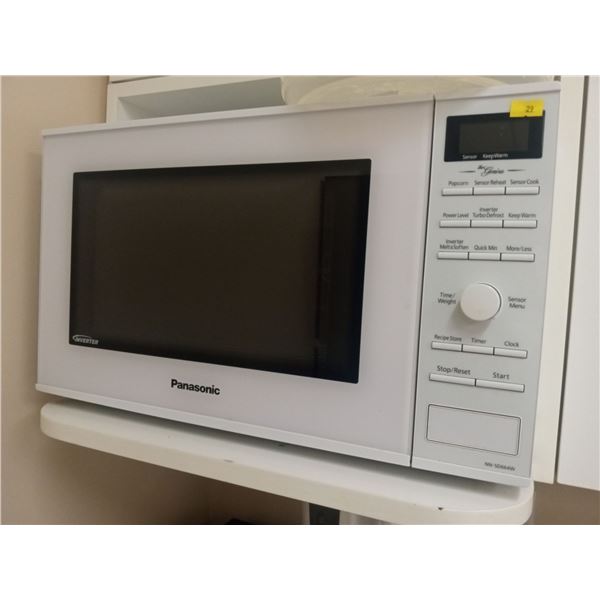 Panasonic Inverter Microwave Model nn-sd664W