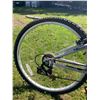 Image 14 : HUFFY 21-SPEED DIAMOND FRAME BICYCLE WITH PURSUIT BARS HANDLEBARS