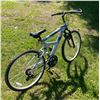 Image 5 : HUFFY 21-SPEED DIAMOND FRAME BICYCLE WITH PURSUIT BARS HANDLEBARS