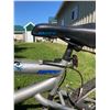 Image 9 : HUFFY 21-SPEED DIAMOND FRAME BICYCLE WITH PURSUIT BARS HANDLEBARS