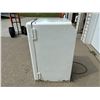 Image 2 : VINTAGE REFRIGERATOR