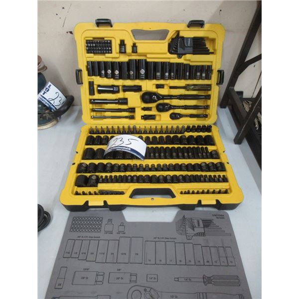 ENS. RATCHET ET DOUILLES STANLEY 229 MCX (NEUF)