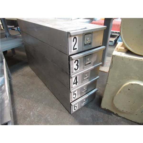 COMPARTIMENT 5 TIROIRS POUR CAMIONNETTE 13.5" X 48" X 30"