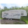 Image 1 : 2004 Wildcat by Forest River 5th Wheel 28ft. Awning, A/C, Full Bathroom, Microwave, Fridge,. Double