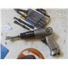 Image 2 : Air Tools : Chisel, 2 Orbital Sanders, Chisel Set & Sandpaper