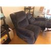 Image 8 : Reclining Couch 88" W & Reclining Love Seat