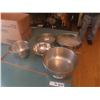 Image 2 : Stainless Steel Mixing Bowls and Strainers