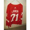 Image 2 : DETROIT RED WINGS PRO AUTHENTIC JERSEY, #71 LARKIN, SZ 56