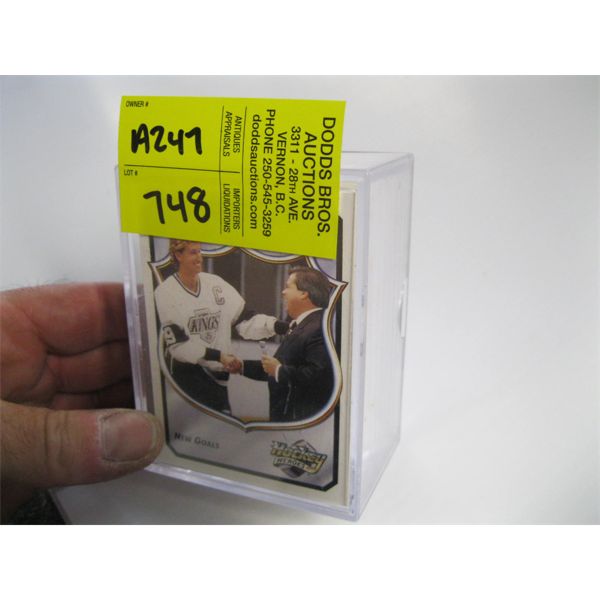 CASE OF APPROX. 100 WAYNE GRETZKY HOCKEY CARDS