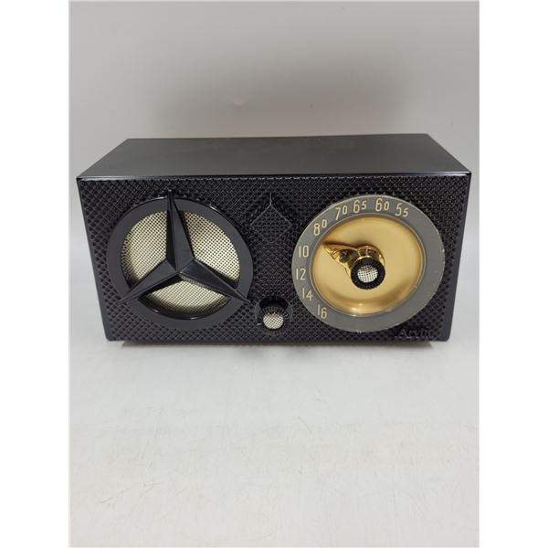 Vintage Arvin 851T Bakelite Radio