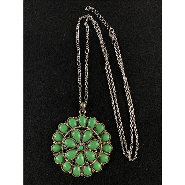 Vintage 1970s Pendant w/ Chain Necklace