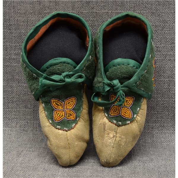 WOODLANDS BEADED MOCCASINS