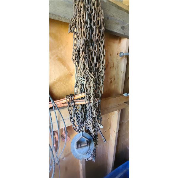 SET OF LIGHT CAR CHAINS