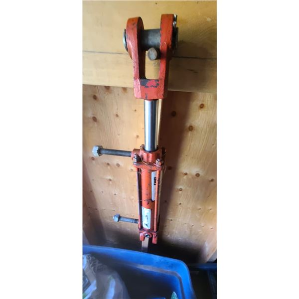 HYDRAULIC CYLINDER 2500PSI 2"X8X11.23"