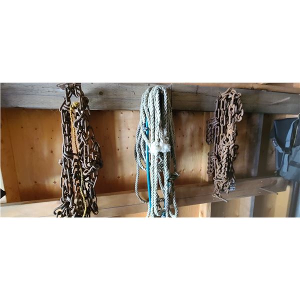 SET OF TRUCK CHAINS, ROPE AND 5GAL PAIL OF LIGHT TRUCK CHAINS