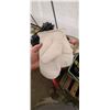 Image 8 : LARGE TOTE WITH ASSORTED GLOVES