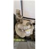 Image 1 : LARGE FOUNTAIN COMES WITH THREE BEARS