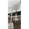 Image 3 : 2 PITCH FORKS