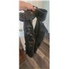 Image 8 : MENS BRISTOL CHAPS