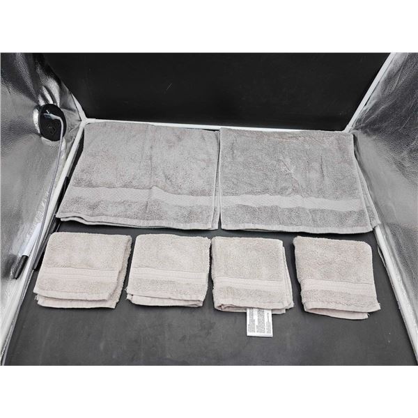 Lot of Assorted Size Towels