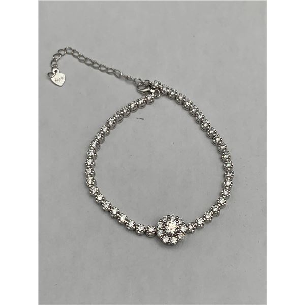 BRACELET 0.50 CT GRA CERTIFIED MOISSANITE VVS D COLOR SURROUNDED IN A ROUND HALO AND MORE IN SEPARAT