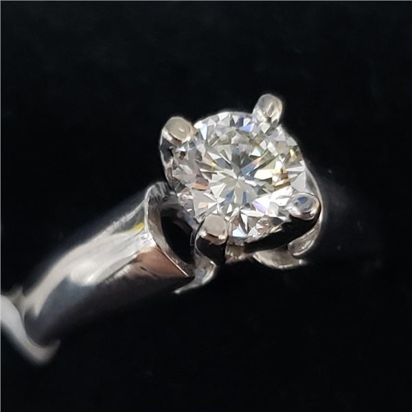 14K White Gold Diamond (0.75Ct,Vs1,E) Ring (~Size 6.25)(~weight 3.39g), Made in Canada, Appraised Re
