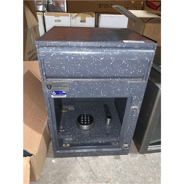 18in x 18in x 18in Safe with Keypad Entry