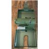 Image 2 : Vintage 1950's Elna Swiss Made Supermatic Sewing Machine With Carrying Case -  Green