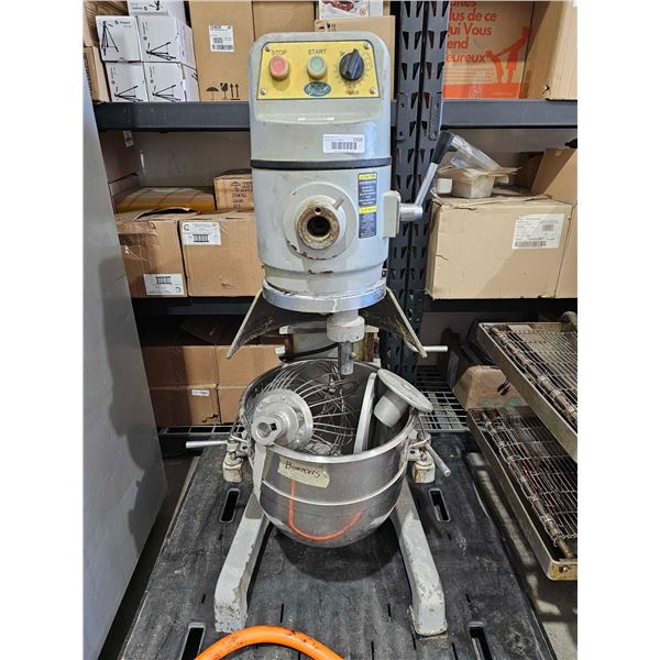 Globe SP30P Commercial Planetary Mixer, Pizza Model - 30 Qt Capacity, 220V-Single Phase