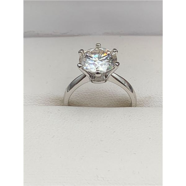 3.00 CT GRA CERTIFIED VVS D IN COLOR MOISSANITE SET IN 6 CLAW HEAD THAT IS IN A STERLING SILVER RING
