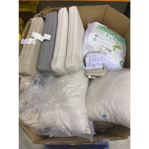 Pallet Lot of Assorted Patio Furnature Cusions, Pillows and Covers